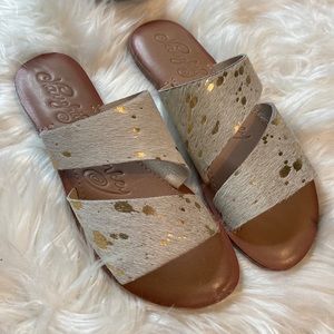 NWOT Naughty Monkey Cream Cowhide Slides Sandals Sz 8